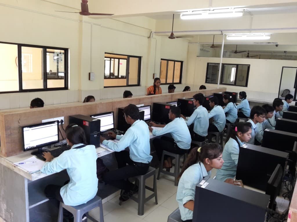 Shree Dhanvantary College of Engineering and Technology Surat Campus photo 9